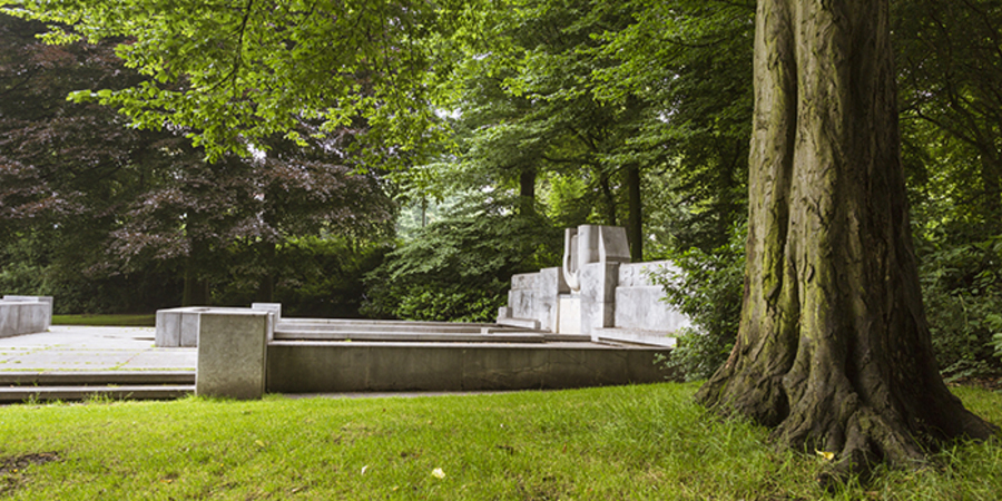 Monument van Peter Benoit in het Harmoniepark Monument van Peter Benoit in het Harmoniepark