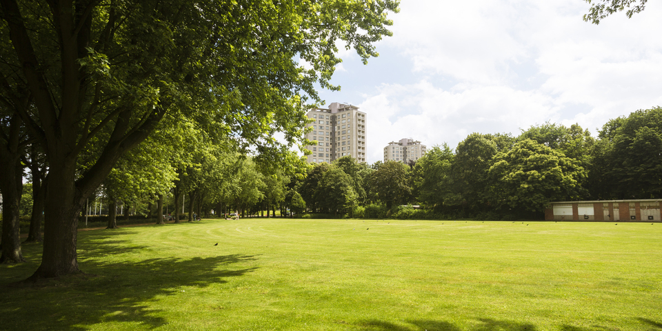 Het Kielpark is vrijwel de enige grote groene ruimte in deze wijk